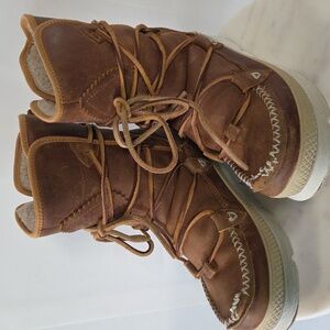 Manitoba Suede Mukluks Size 5.5